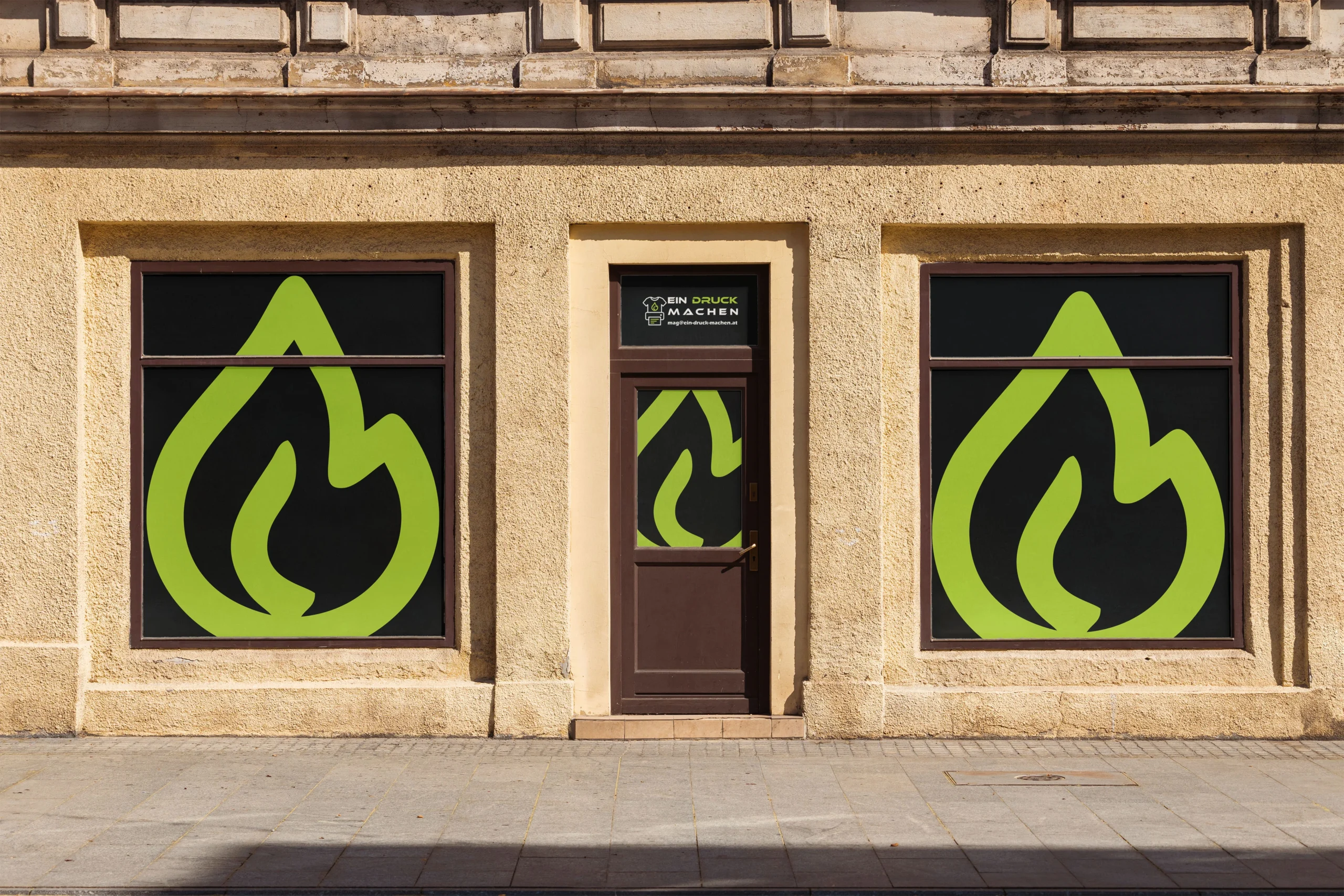 Bedruckte Fenster auf Shopfassade